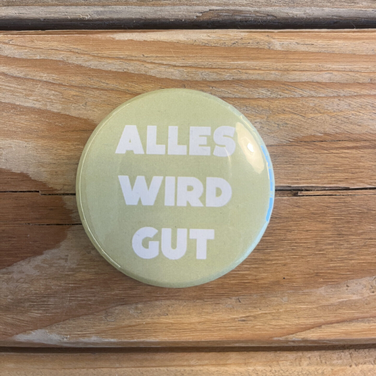 Wir wünschen euch viel Glück mit euren Neujahresvorsätzen! Diesen Button und viele mehr kann man auch bei uns kaufen: https://www.gustello.shop/